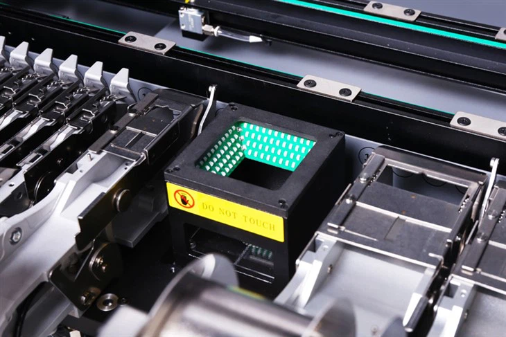 Automatic High Speed SMT Pick and Place Machine